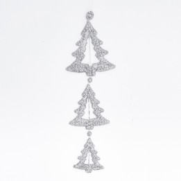 Suspension en forme de sapins, scintillante, argentée et décorative pour les fêtes.