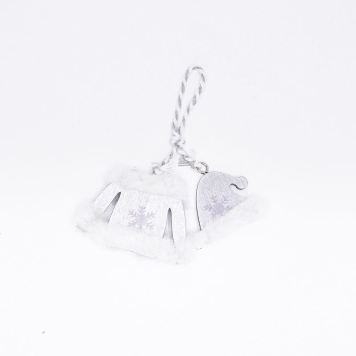 Suspension en forme de pull blanc, décorée de flocons, avec un cordon tressé.