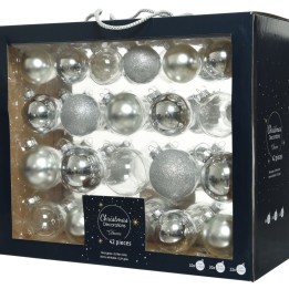 Boîte de décorations de Noël, 42 boules argentées brillantes et mates, diverses formes.