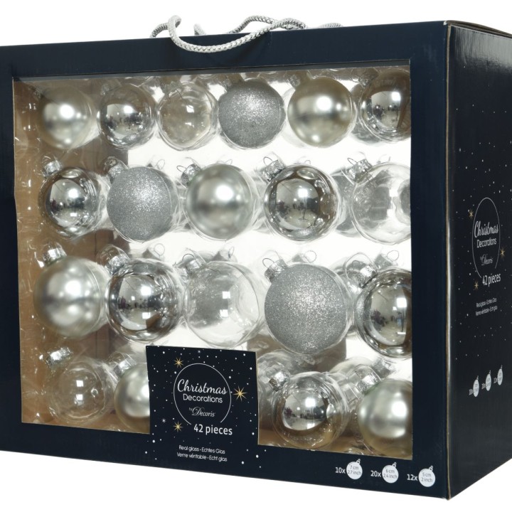 Boîte de décorations de Noël, 42 boules argentées brillantes et mates, diverses formes.