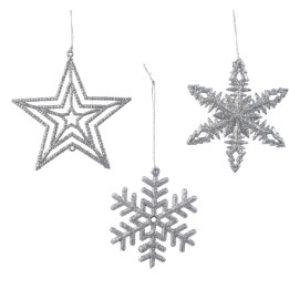 Étoiles et flocons argentés scintillants suspendus, évoquant la magie hivernale.