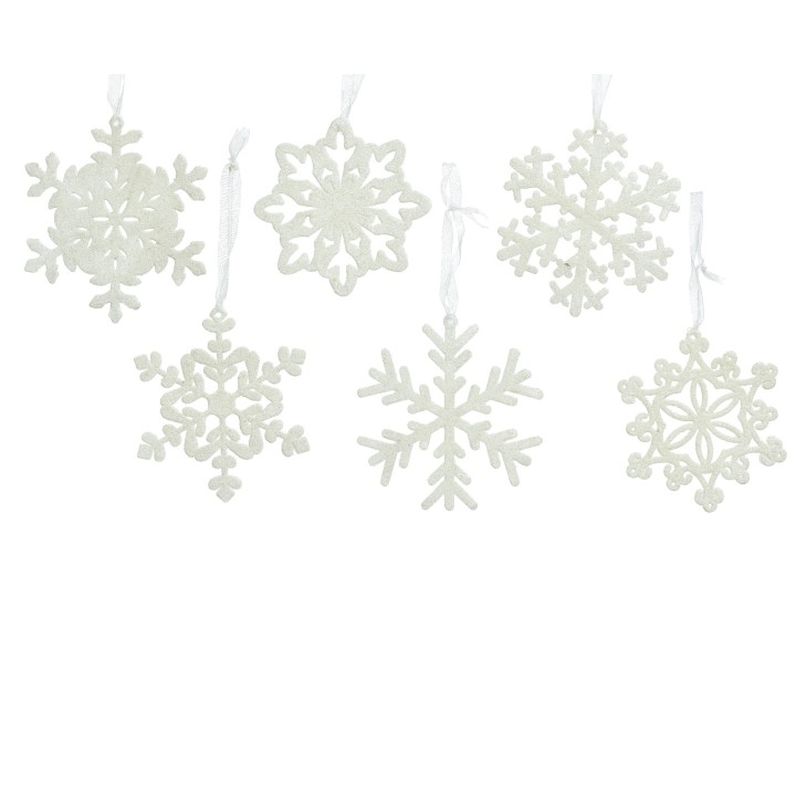 Flocons de neige en blanc délicat, suspendus, aux motifs variés et élégants.