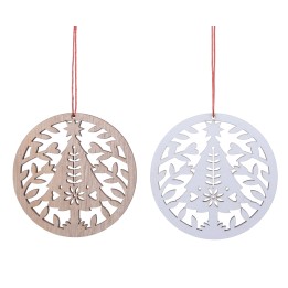 Décorations de Noël en bois et en blanc, motifs d'arbre stylisés et détails délicats.