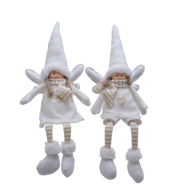 Deux poupées douces en blanc, avec de grands chapeaux pointus et des écharpes rayées.