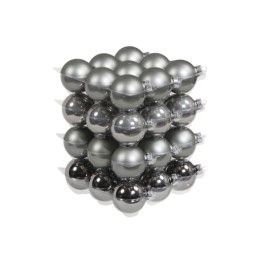 Empilement de sphères brillantes en nuances de gris et argent, créant un effet moderne.