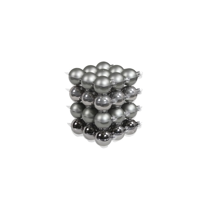 Empilement de sphères brillantes en nuances de gris et argent, créant un effet moderne.