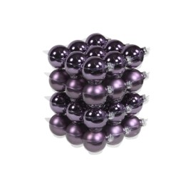 Boules de Noël violettes brillantes, empilées en une structure géométrique.