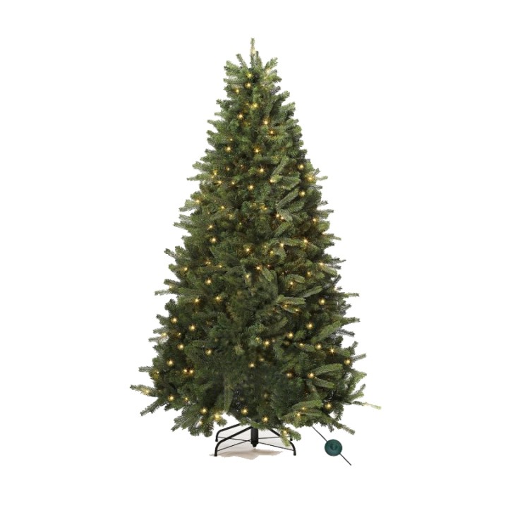 Sapins artificiel vert, décoré de lumières chaudes, sur un support en métal.