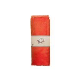 Étole en dégradé de rouge, légère et fluide, emballée avec élégance.