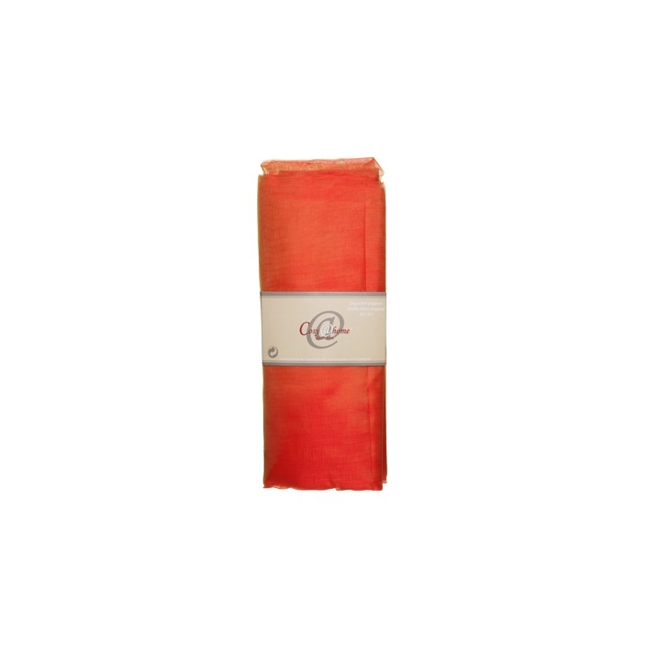 Étole en dégradé de rouge, légère et fluide, emballée avec élégance.