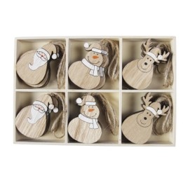 Décorations en bois aux motifs festifs, présentées dans une boîte compartimentée.