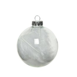 Boule de Noël transparente ornée de plumes blanches délicates.