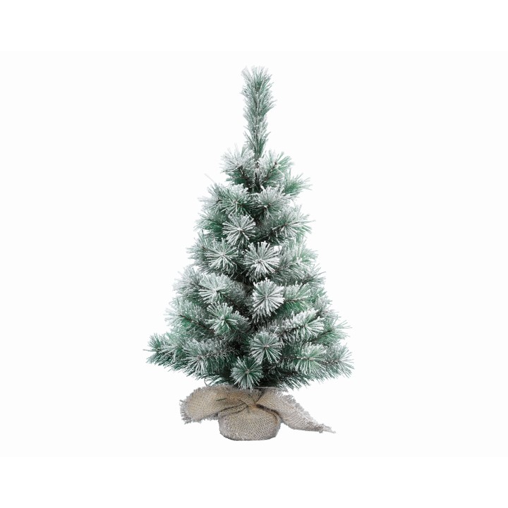 Sapin artificiel vert, branches enneigées, base en toile de jute, ambiance festive.