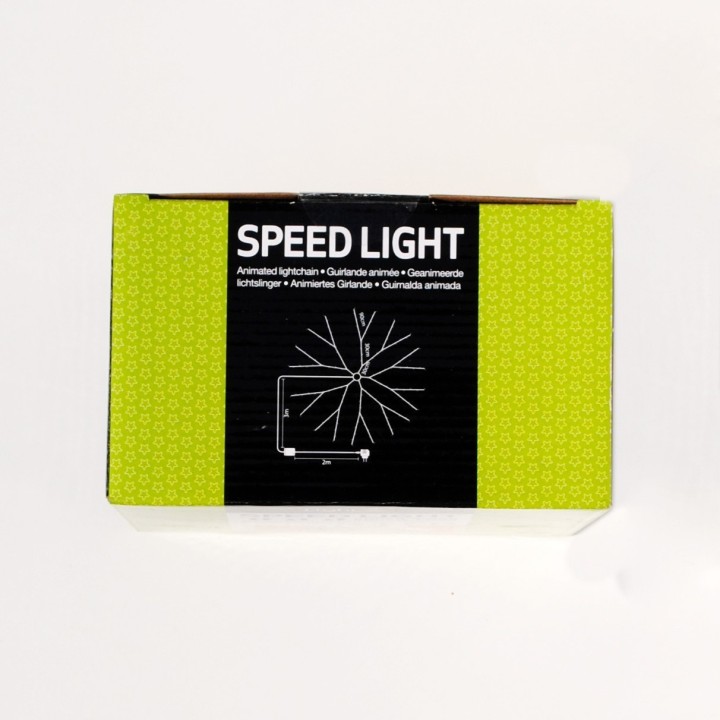 Boîte rectangulaire avec fond noir et motif vert, indiquant un éclairage rapide.