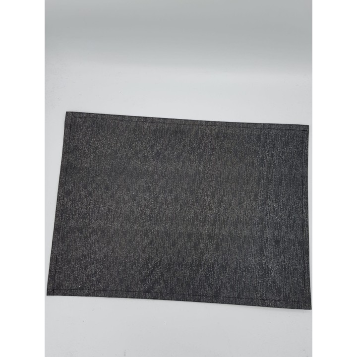 Nappe en tissu gris foncé, texture douce et légèrement textile, surface uniforme.