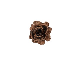 Rose en velours brun sur fond blanc, délicate et texturée, élégante et sobre.