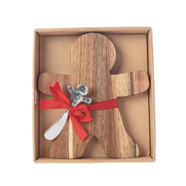 Planche en bois en forme de bonhomme, décorée d'un ruban rouge et d'une cuillère en métal.