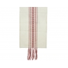 Tissu beige orné de motifs rouges avec des franges délicates aux extrémités.
