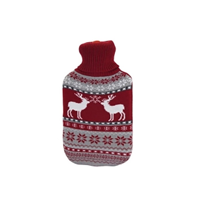 Chauffe-mains en tricot rouge avec motifs de rennes et flocons blancs sur fond gris.