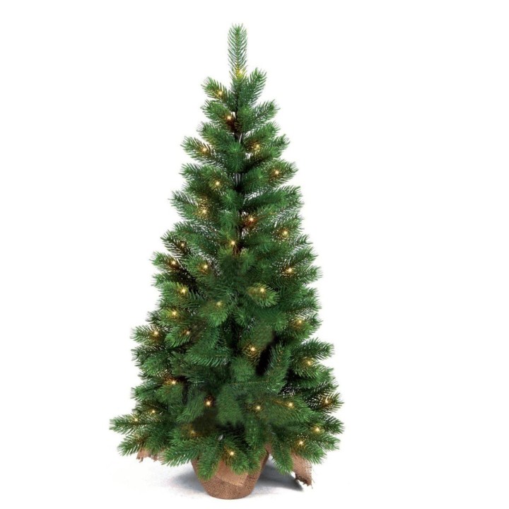 Sapin vert artificiel décoré de guirlandes lumineuses, posé dans un pot en jute.