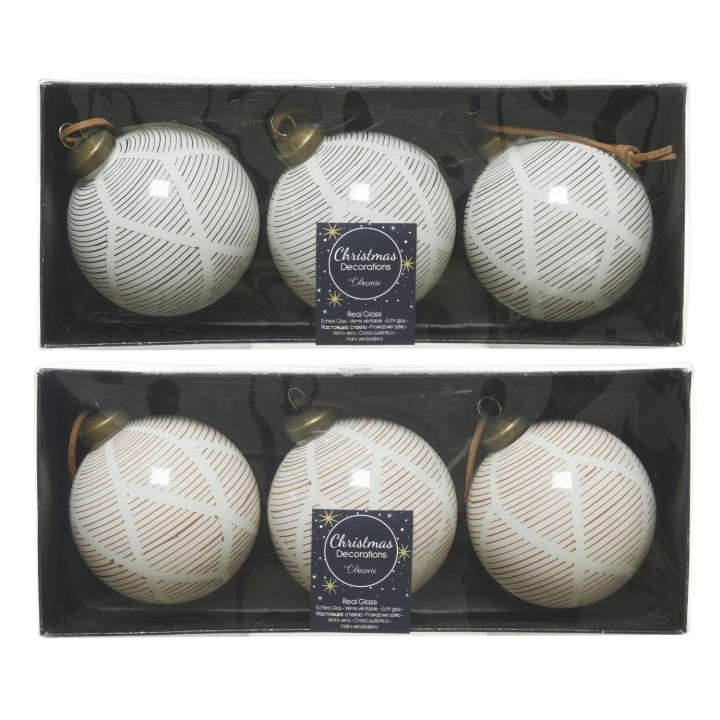 Boules de Noël blanches ornées de motifs géométriques, présentées dans un emballage élégant.