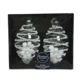 Deux ornements de Noël en forme de cône, décorés de perles blanches et de pompons.