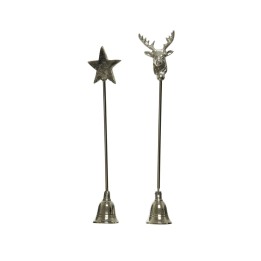 Deux brochettes en métal, l'une ornée d'une étoile, l'autre d'un cerf, brillantes et élégantes.
