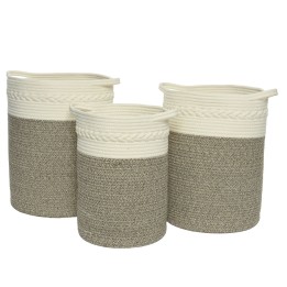 Trois paniers tressés, en beige et crème, aux textures douces et formes arrondies.
