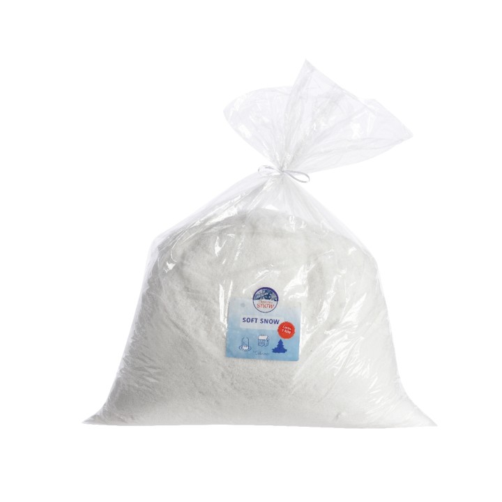 Sac transparent contenant de la neige artificielle blanche et légère.