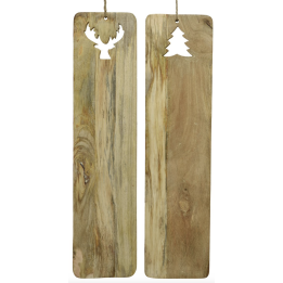 Deux planches en bois clair, l'une avec un renne découpé, l'autre un sapin.