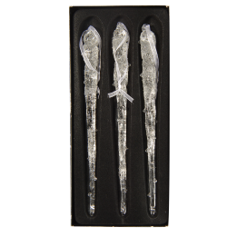 Trois pipettes en verre transparent, ornées de détails délicats et raffinés.