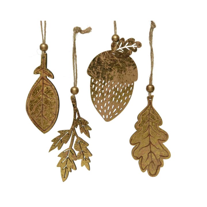 Quatre ornements dorés en forme de feuilles et glands, suspendus par une ficelle naturelle.