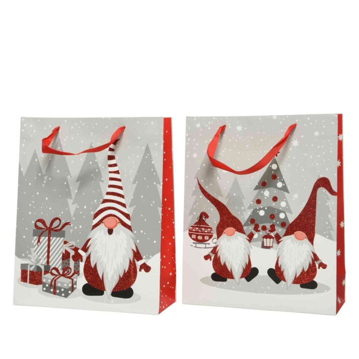 Sacs cadeaux festifs avec gnomes, sapins et flocons, aux teintes rouges et grises.