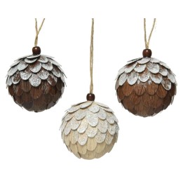 Boules décoratives en bois, recouvertes d'écailles brillantes, dans des teintes naturelles.