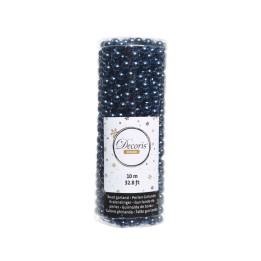 Colonne de perles bleues brillantes, 10 mètres, sur fond blanc. Élégance festive.
