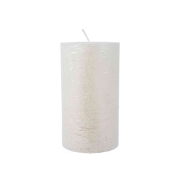 Bougie cylindrique blanche, légère brillance, texture délicate et élégante.