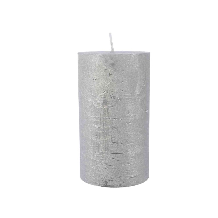 Bougie cylindrique argentée, surface texturée, simple et élégante.
