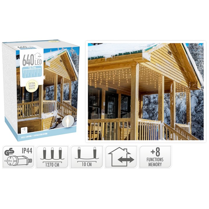 Guirlande lumineuse LED suspendue sur une véranda en bois, ambiance festive et chaleureuse.