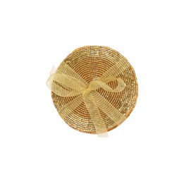 Petit plateau rond doré, orné d'un ruban en organza clair. Élégance simple et raffinée.