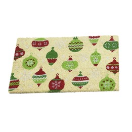 Tapis de Noël jaune orné de boules colorées vertes et rouges, motifs festifs.