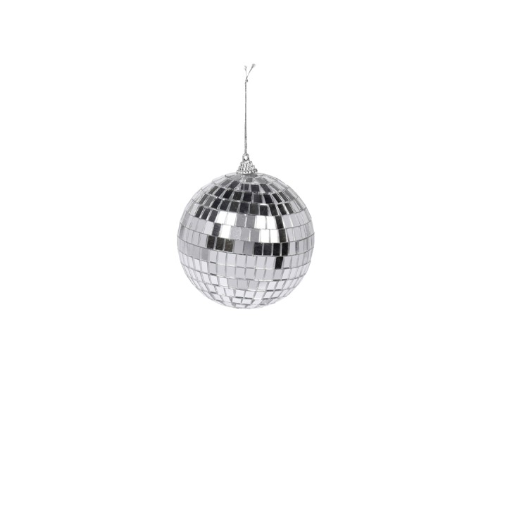 Boule à facettes argentée, reflet éclatant, suspendue sur fond blanc minimaliste.