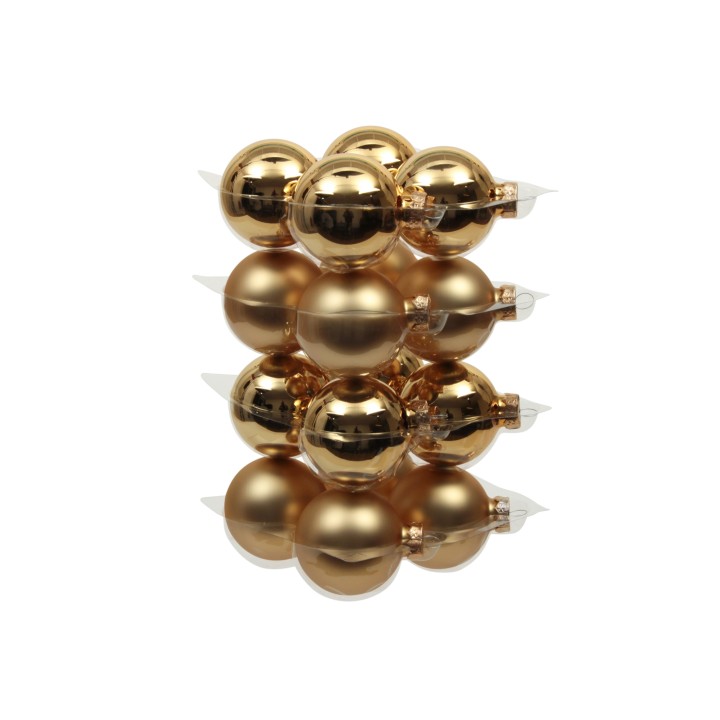 Boules dorées brillantes empilées, créant un effet élégant et festif.