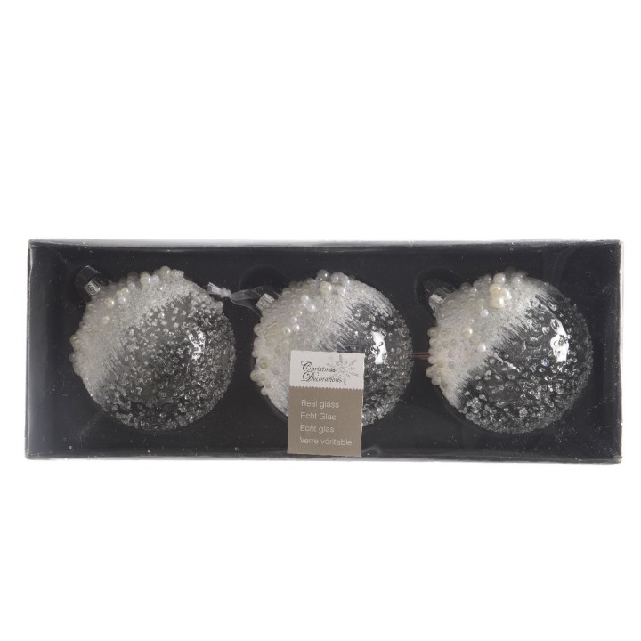 Trois boules décoratives blanches et noires, ornées de perles et de textures glacées.