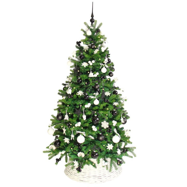 Sapin vert décoré de boules blanches et noires, étoile en haut, panier en osier.