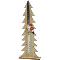 Un arbre en bois décoré, servant de toise avec un petit personnage festif.