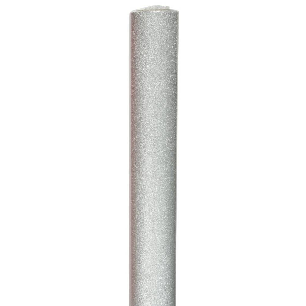 Un rouleau brillant en argent, lisse et scintillant, parfait pour les décorations.