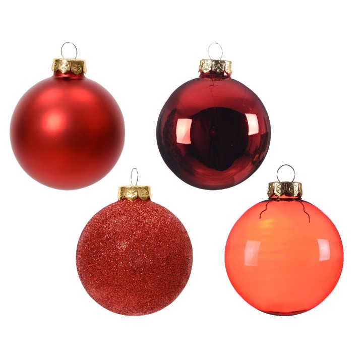 Quatre boules de Noël rouges, brillantes, mates, pailletées et translucides.