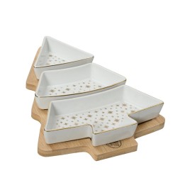 Trois assiettes en forme d'arbre, blanches avec étoiles dorées, sur un support en bois.