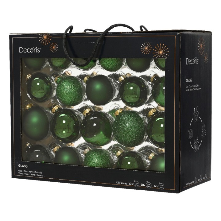 Boîte noire contenant des boules de Noël vertes brillantes et mates en verre.
