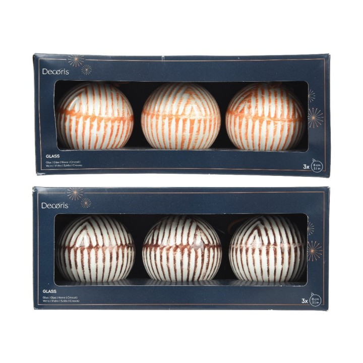 Trois boules décoratives rayées, blanches et orange, dans une boîte élégante.